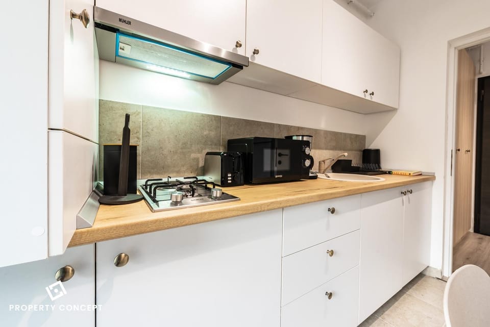 Coffee/tea facilities, Kitchen or kitchenette, stove, toaster