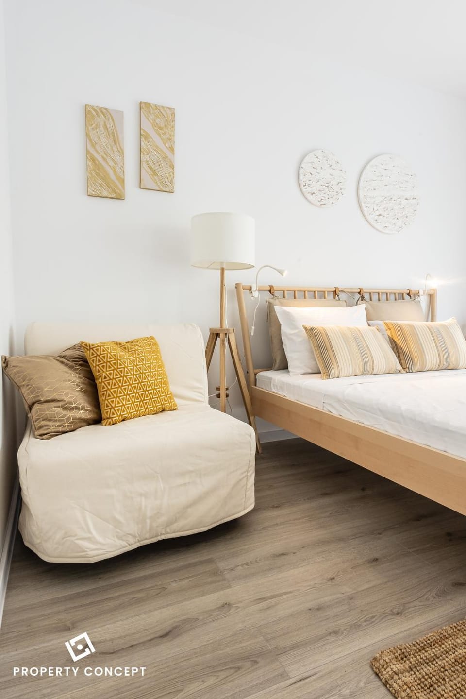 Bed, Photo of the whole room, Seating area, Bedroom
