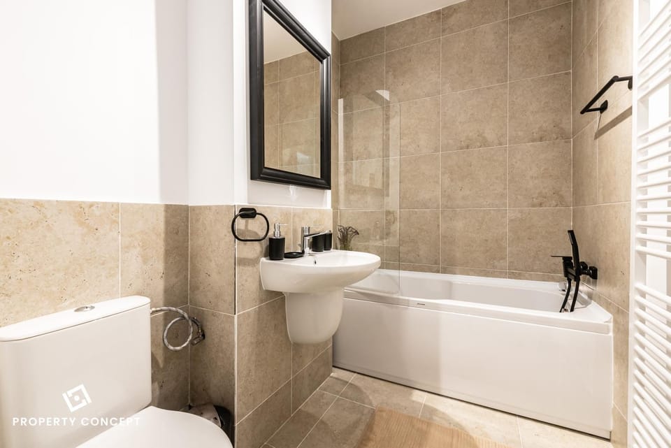 Shower, Toilet, Bathroom, Bath, towels