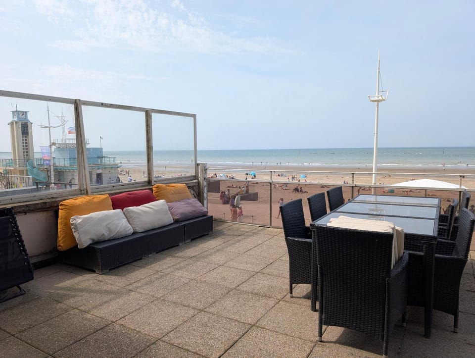 Appt GRANDE Terrasse VUE MER 8 couchages Apartment in Dunkirk