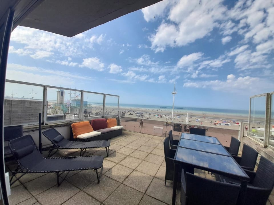 Appt GRANDE Terrasse VUE MER 8 couchages Apartment in Dunkirk