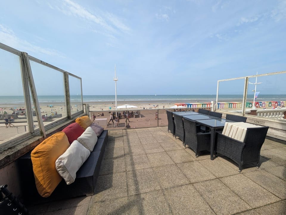 Appt GRANDE Terrasse VUE MER 8 couchages Apartment in Dunkirk