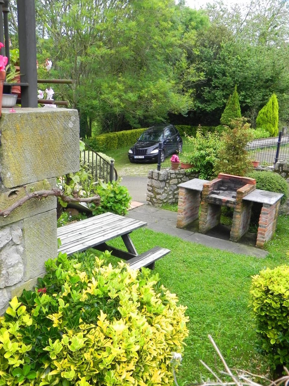 Spring, Day, Natural landscape, BBQ facilities, Garden, Garden, Garden view, Parking