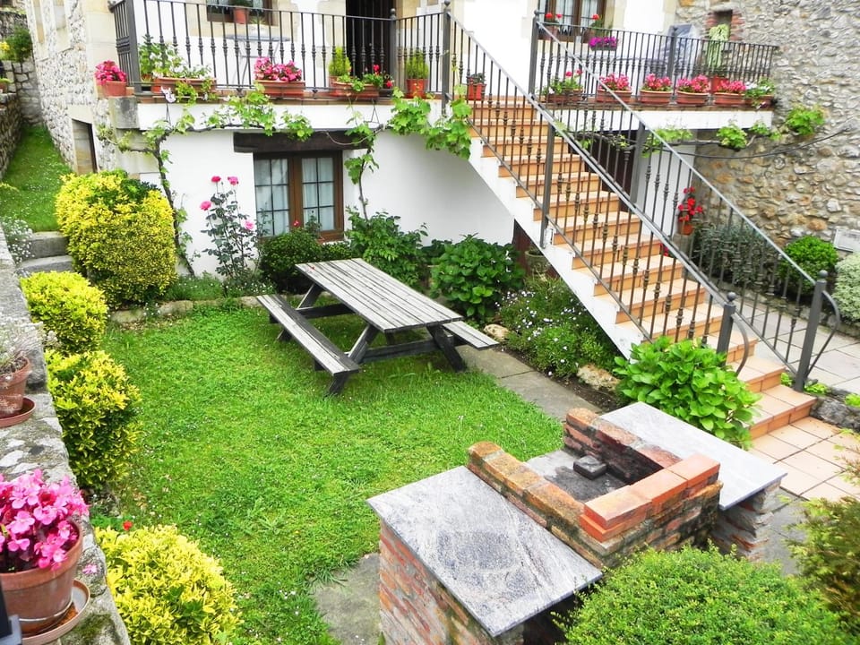 Spring, Day, BBQ facilities, Garden, Garden view