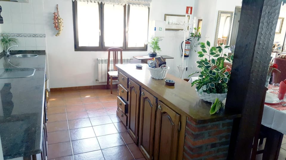 Kitchen or kitchenette, dishwasher, oven