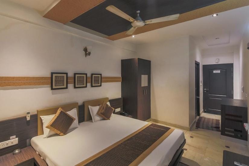 Hotel Panna Paradise-Just 30M away from CAPTAIN SHUBHAM GUPTA METRO STATION and 600M Away From TajMahal Hotel in Agra