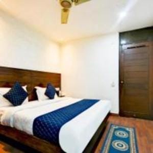 Hotel Panna Paradise-Just 30M away from CAPTAIN SHUBHAM GUPTA METRO STATION and 600M Away From TajMahal Hotel in Agra