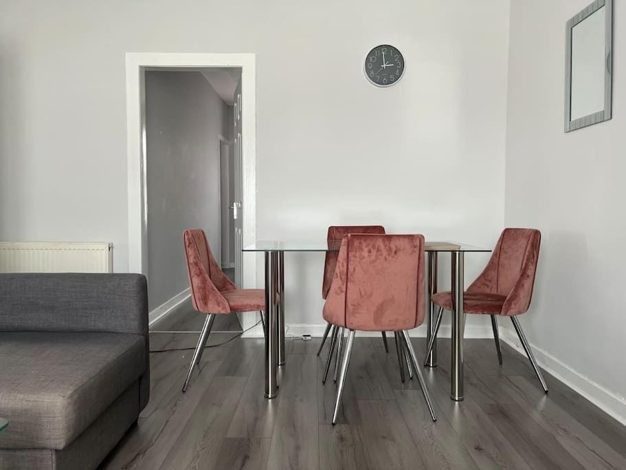 Spacious 2 Bedroom Flat in Leven, Fife, Near St. Andrews Apartment in Scotland