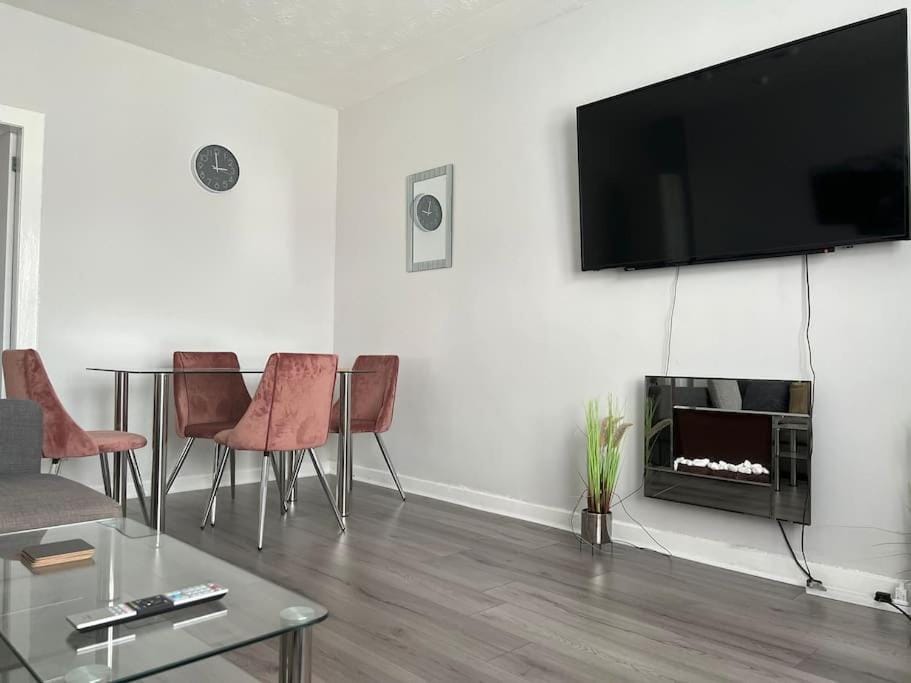 Spacious 2 Bedroom Flat in Leven, Fife, Near St. Andrews Apartment in Scotland
