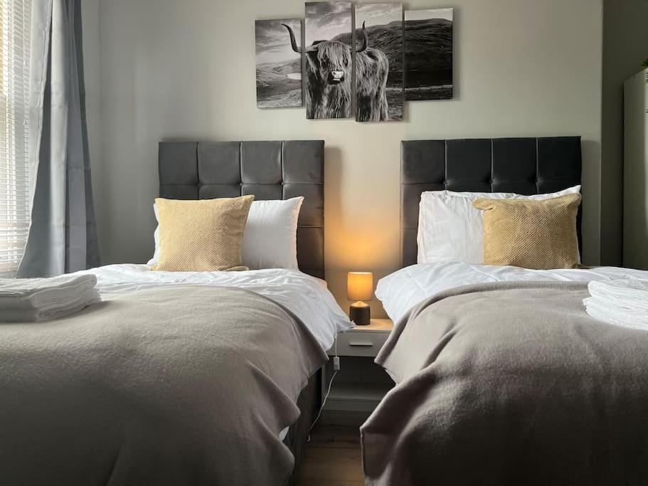 Spacious 2 Bedroom Flat in Leven, Fife, Near St. Andrews Apartment in Scotland