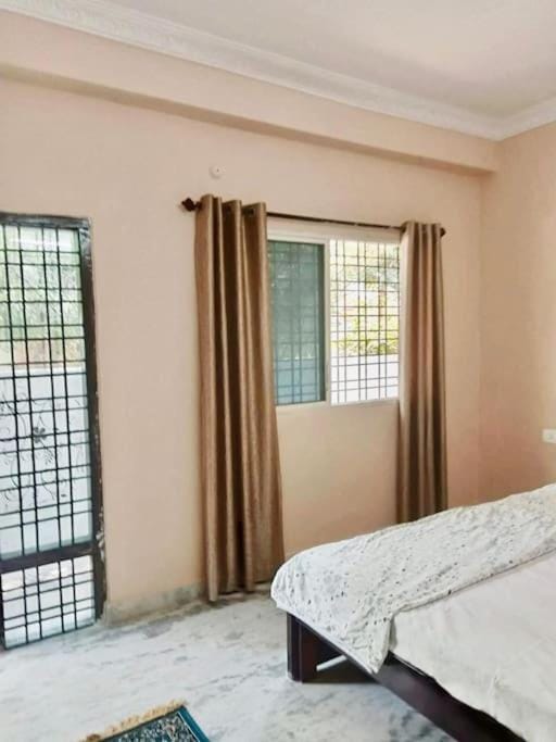 3BHK New, Luxury Flat - AC in Hyd only for Families 100 m from main road Apartment in Hyderabad
