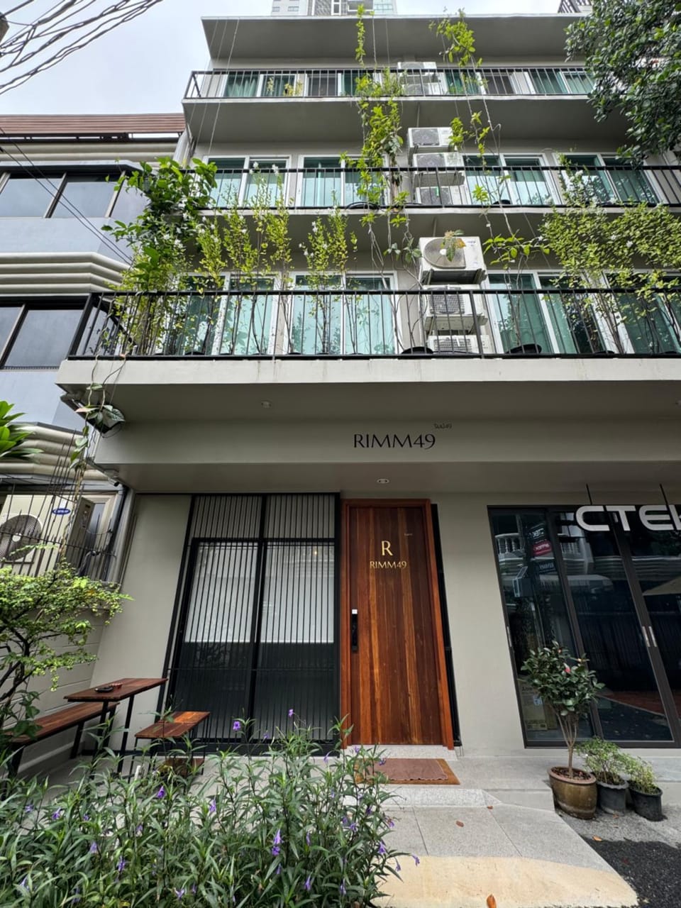 Property building, Facade/entrance