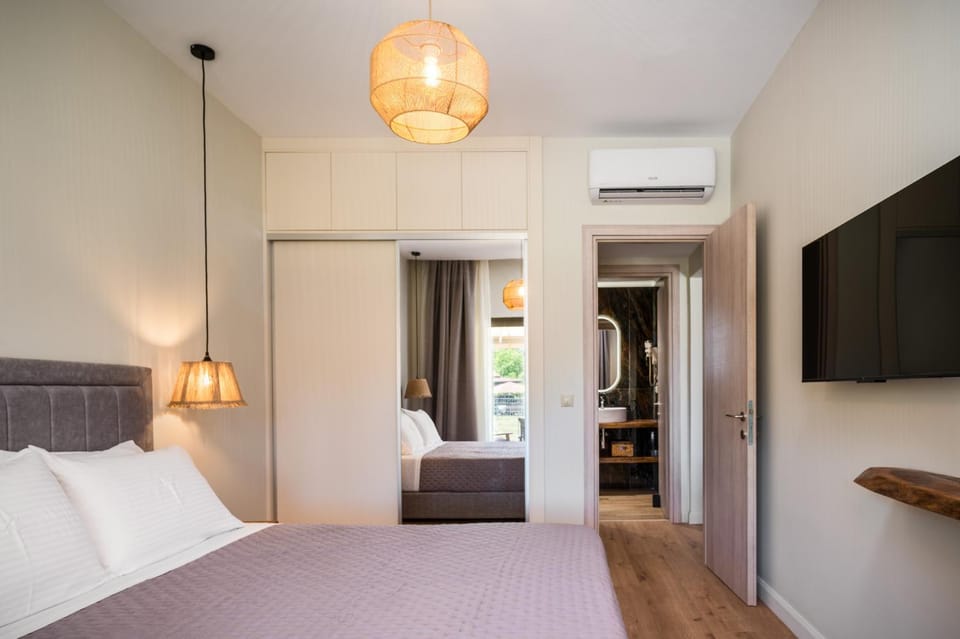 Bed, TV and multimedia, Bedroom, air conditioner