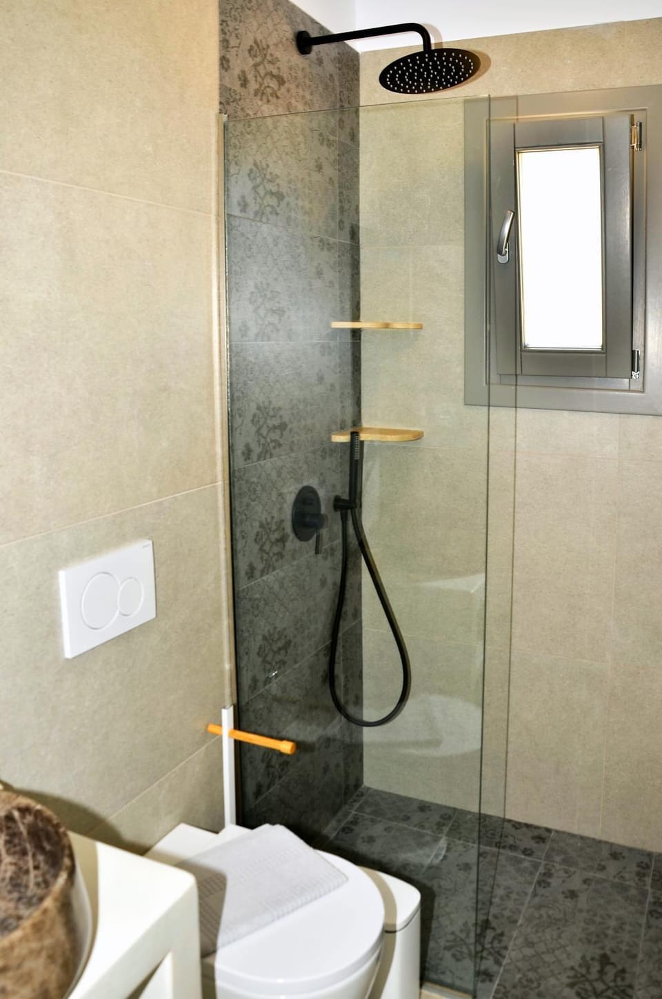 Shower, Toilet