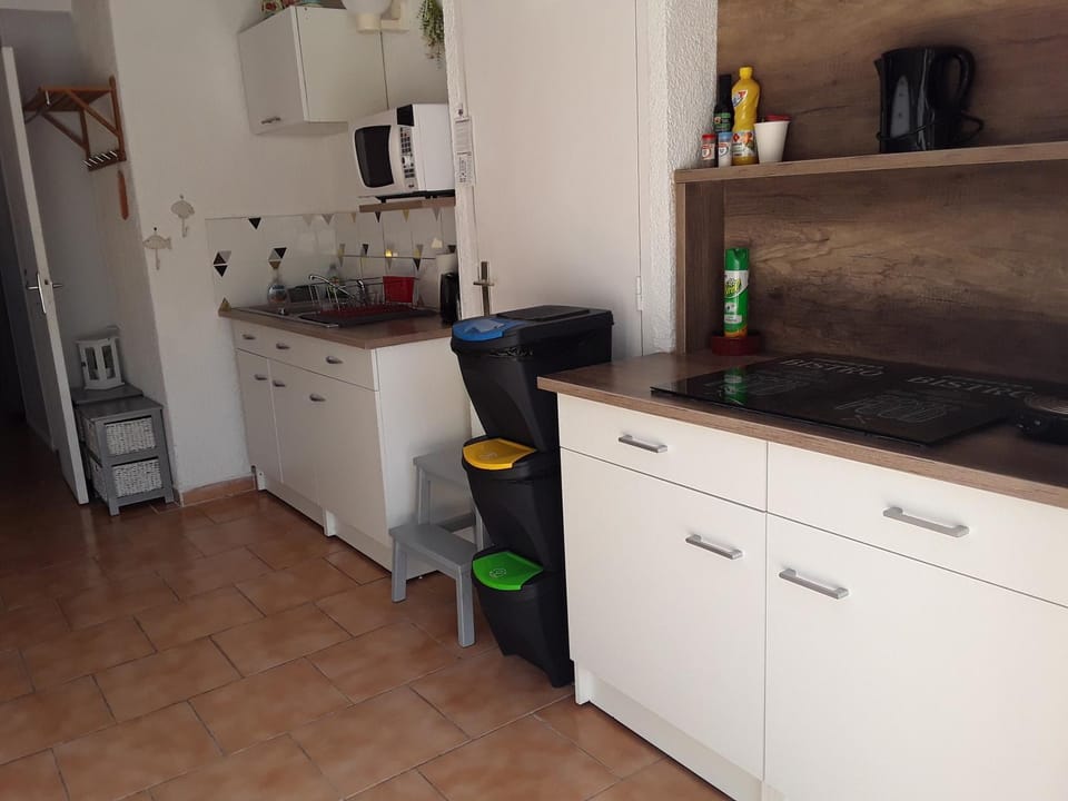 Grand studio au milieu des vignes Bed and Breakfast in Narbonne