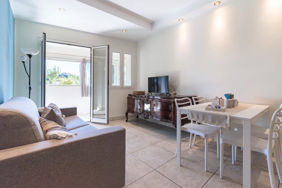 TV and multimedia, Living room, Seating area, Dining area, Evening entertainment