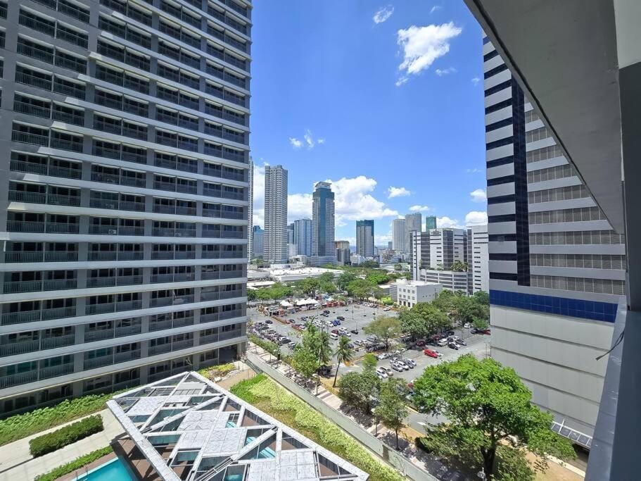 Citispace 1BR Condotel Suite at FAME Residences #FM39A Apartment in Mandaluyong