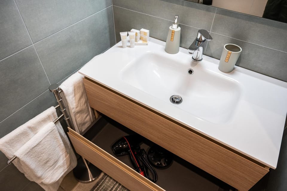Bathroom, towels