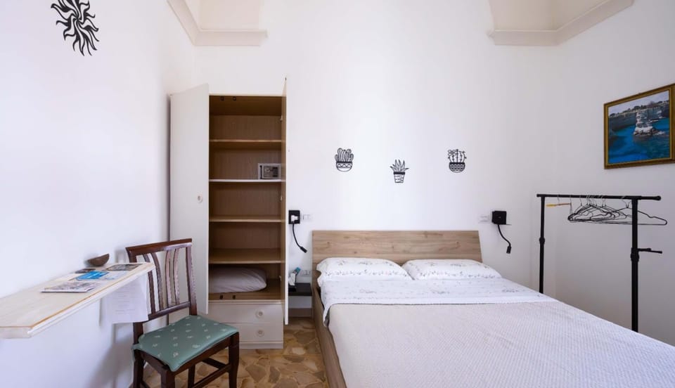 Stanza storica Gran stella leccese, A7passi da " camera con bagno e balconcino privato e con ingresso semi-indipendente - wi-fi " Vacation rental in Lecce
