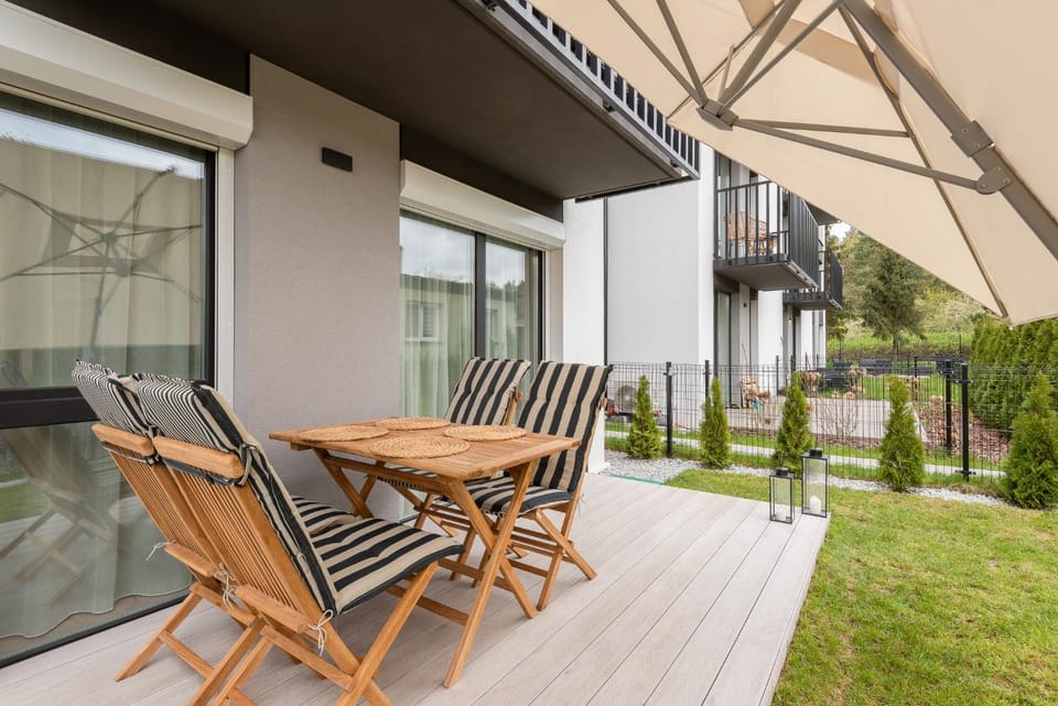 Property building, Patio, Spring, Day, Garden, Balcony/Terrace, Garden view, sunbed