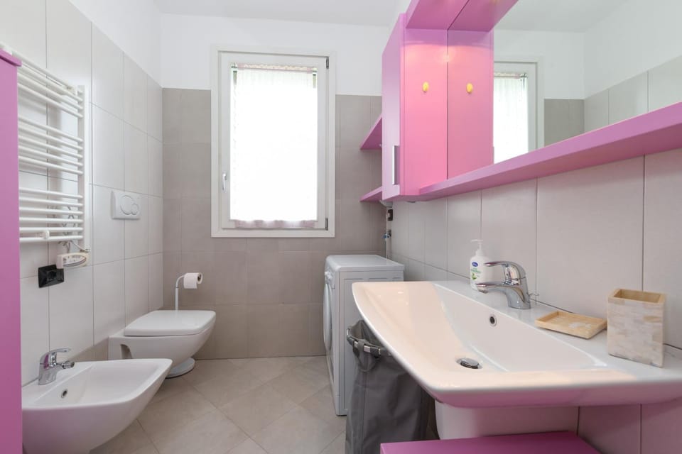 Shower, Toilet, Bathroom, bidet, hair dryier, washing machine