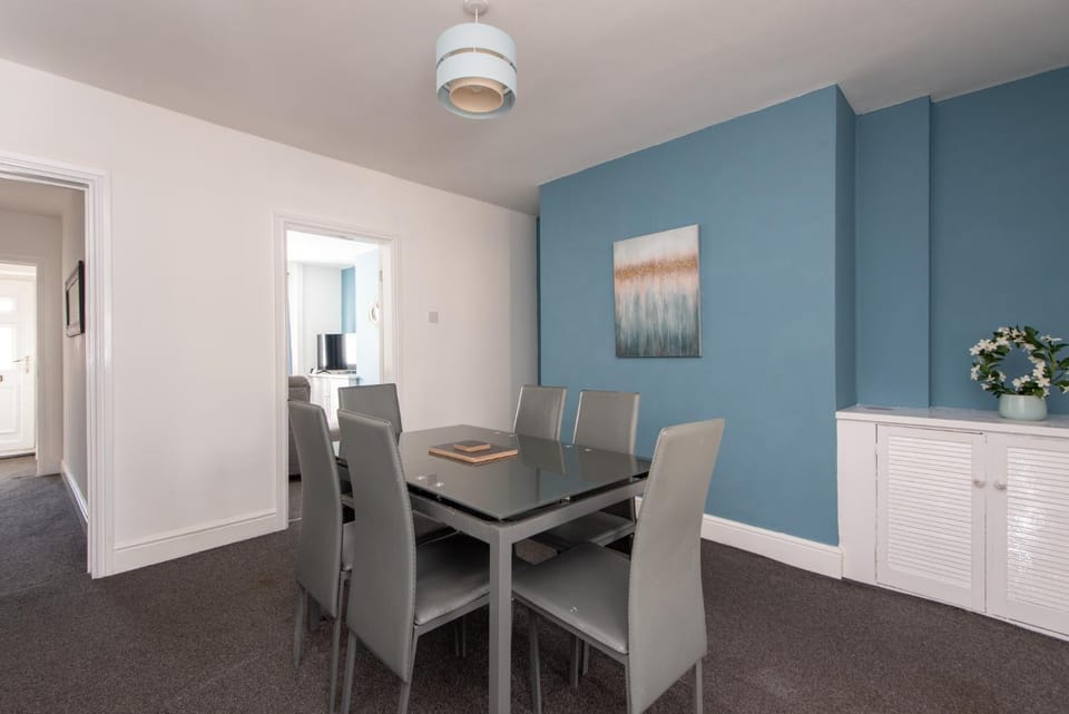 Seating area, Dining area