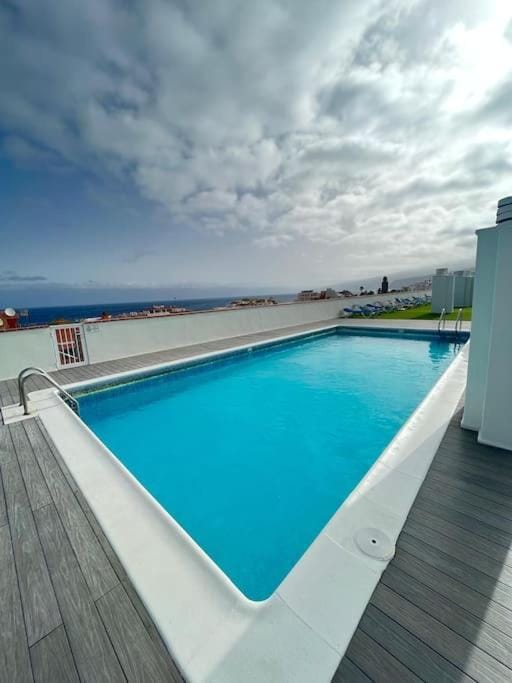 Sea view, Swimming pool, Swimming pool, sunbed