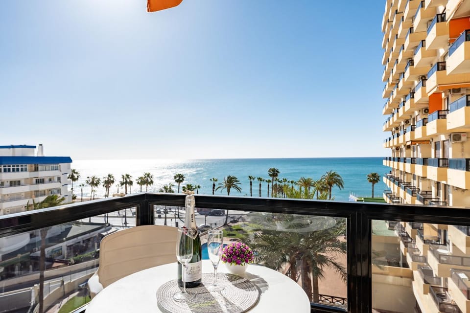 Day, View (from property/room), Balcony/Terrace, Dining area, Beach, Sea view