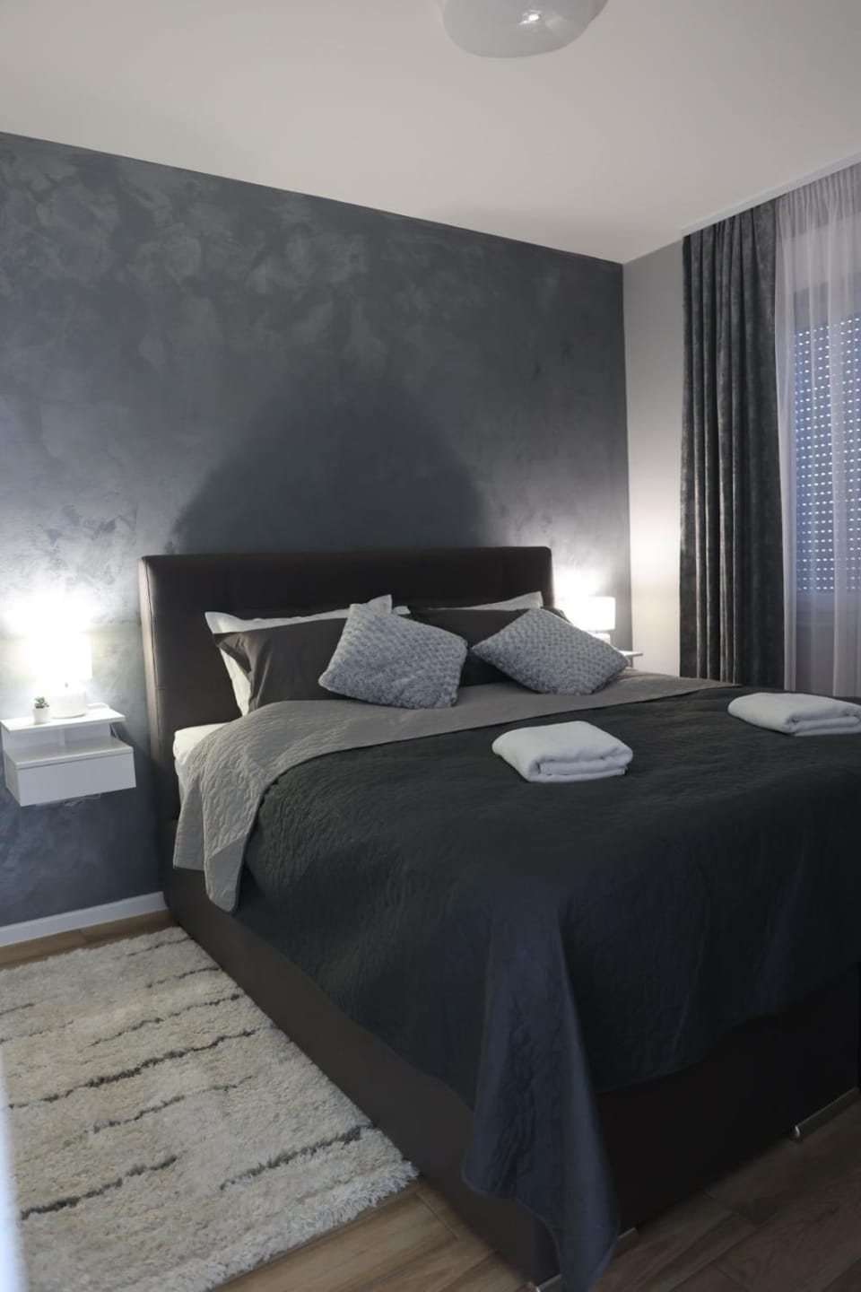 Bed, Bedroom, towels