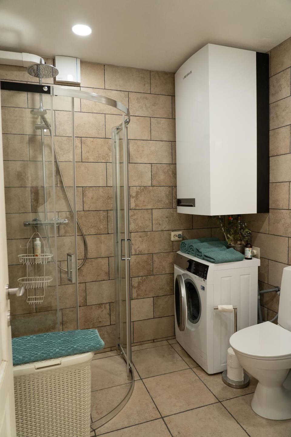 Shower, Bathroom, towels, washing machine