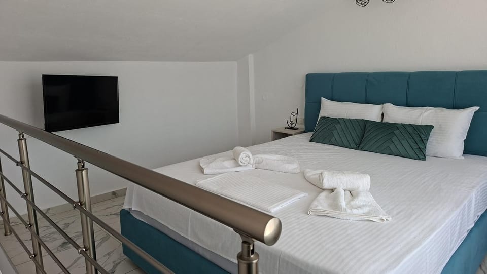 Bed, TV and multimedia