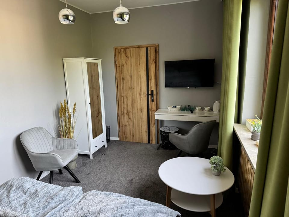 TV and multimedia, Seating area, wardrobe