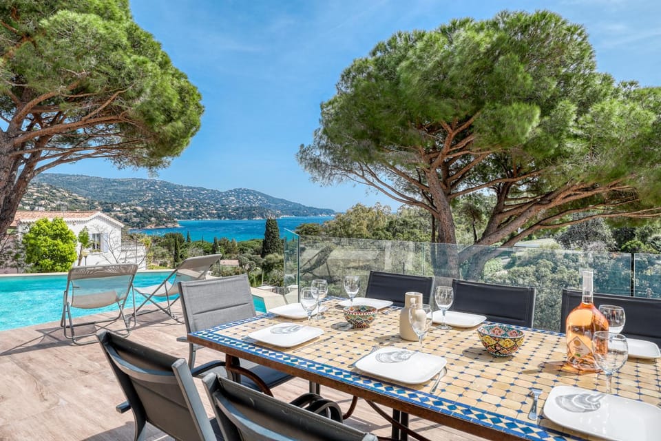 Villa climatisée au Lavandou avec vue mer avec piscine chauffée Villa in Le Lavandou