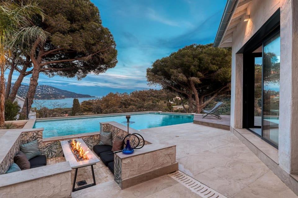 Villa climatisée au Lavandou avec vue mer avec piscine chauffée Villa in Le Lavandou