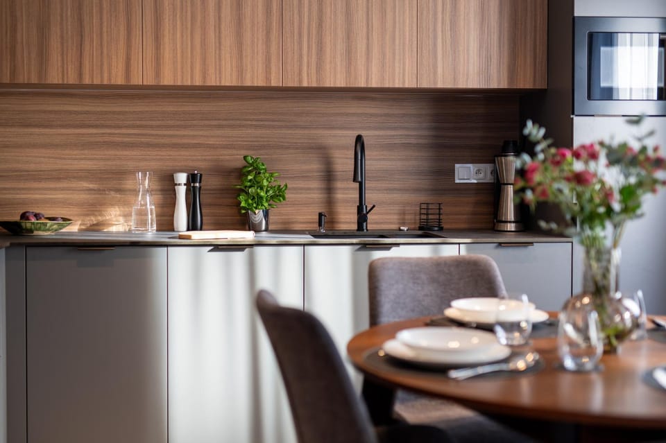 Kitchen or kitchenette, Food and drinks, Dining area, Food