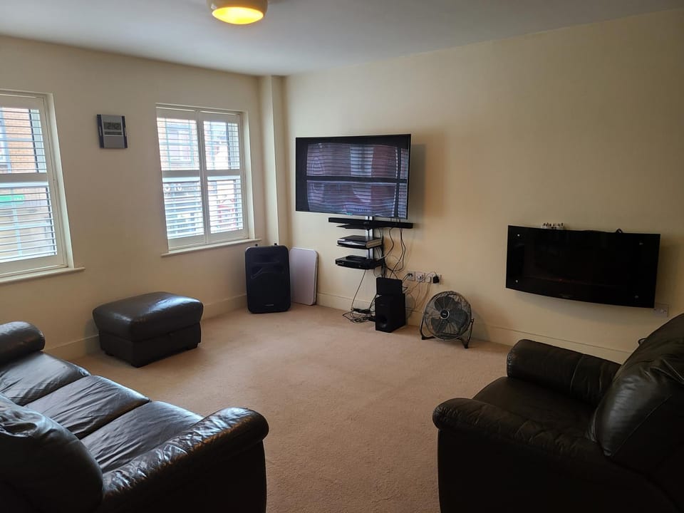 1 Bed Flat - Sleeps 4 - Parking - Wifi Apartment in Luton