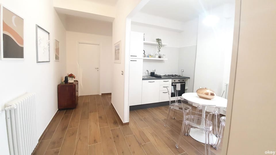 Kitchen or kitchenette, Dining area, oven, stove