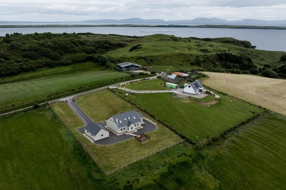 Property building, Neighbourhood, Natural landscape, Bird's eye view, Sea view