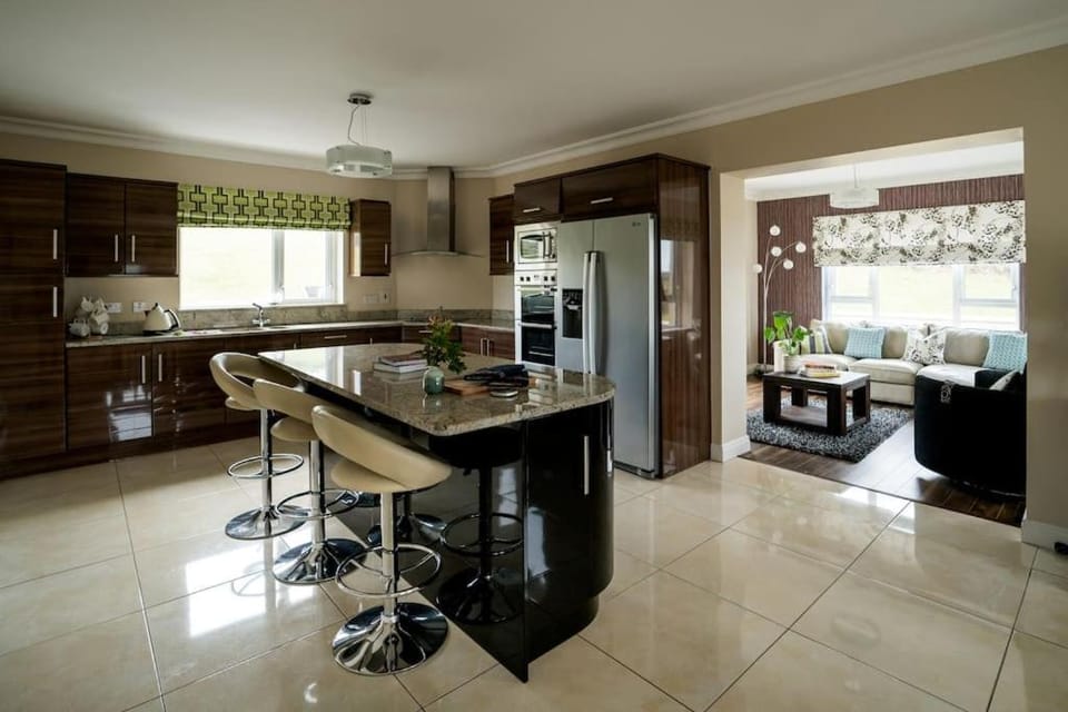 Seating area, Dining area, dishwasher, stove