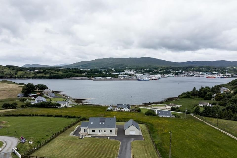 Neighbourhood, Natural landscape, Mountain view, Sea view