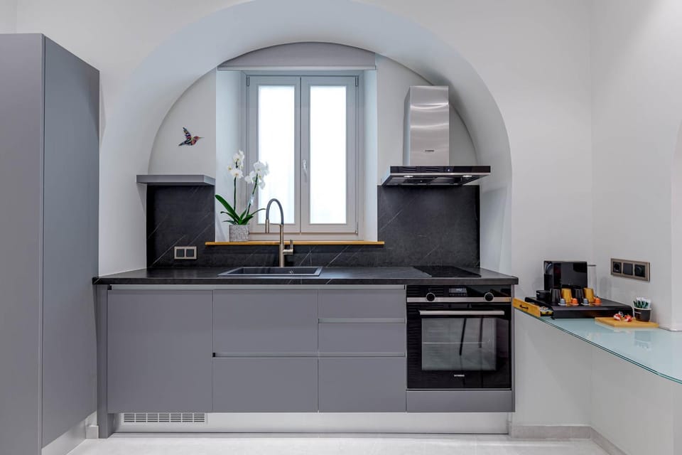 Kitchen or kitchenette, oven