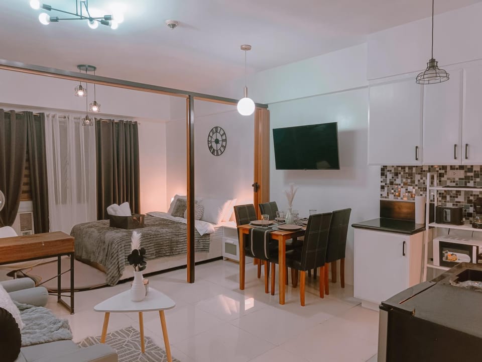 Bed, TV and multimedia, View (from property/room), Kitchen or kitchenette, Living room, Photo of the whole room, Evening entertainment, Bedroom