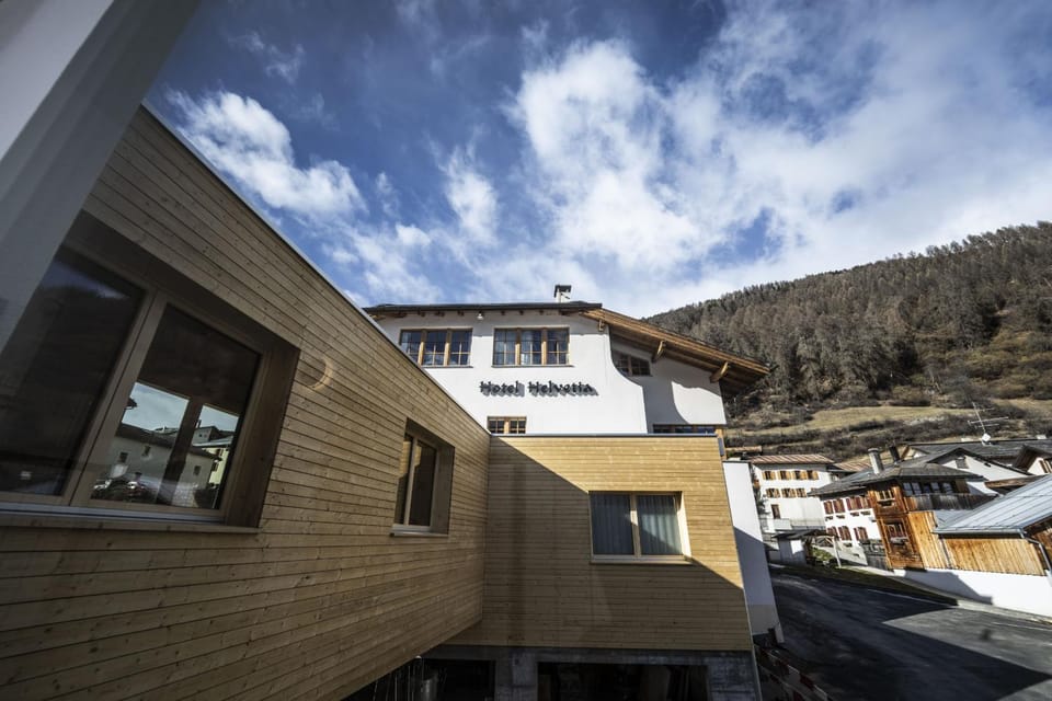 Property building, Facade/entrance, Off site