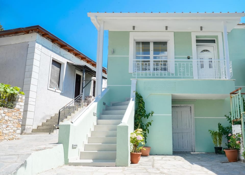 Property building, Facade/entrance, Day, View (from property/room), Balcony/Terrace