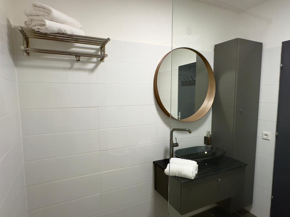 Bathroom, towels