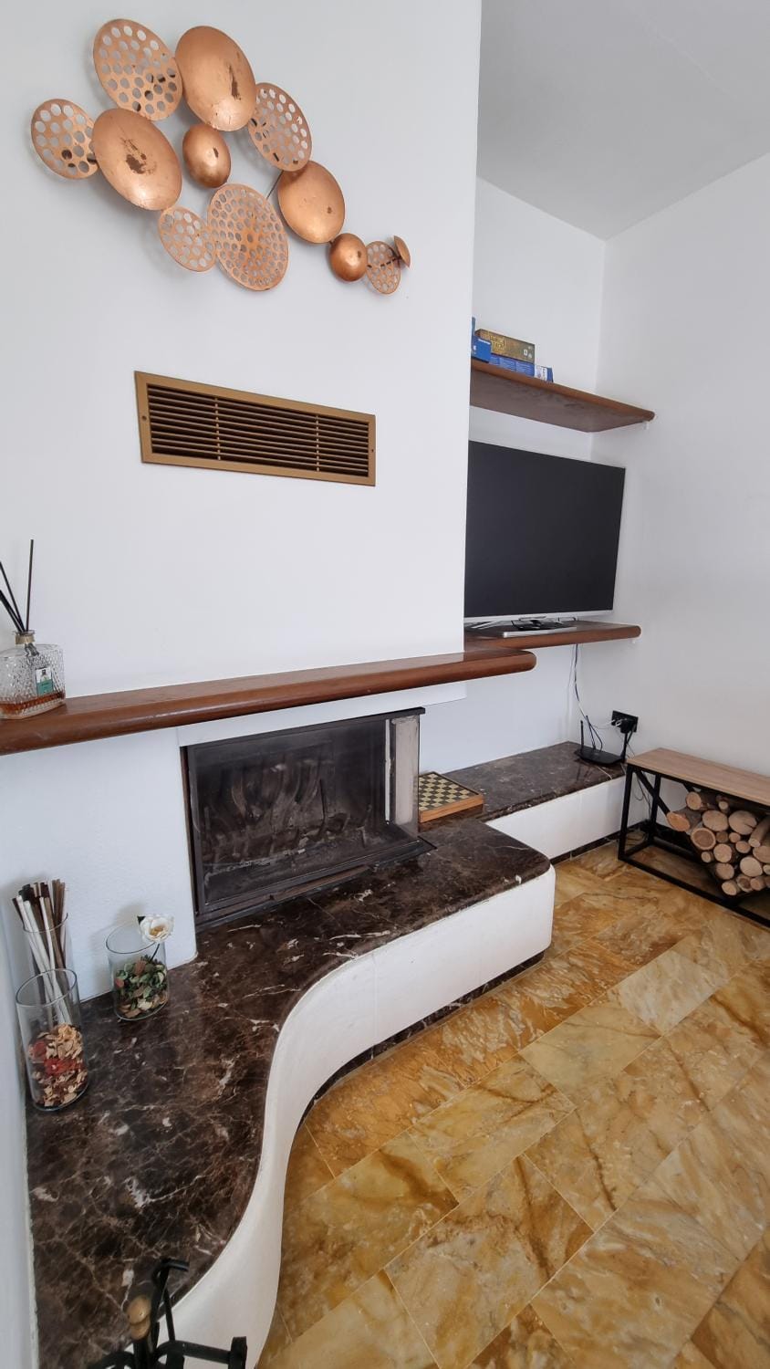 TV and multimedia, Living room, Seating area, fireplace