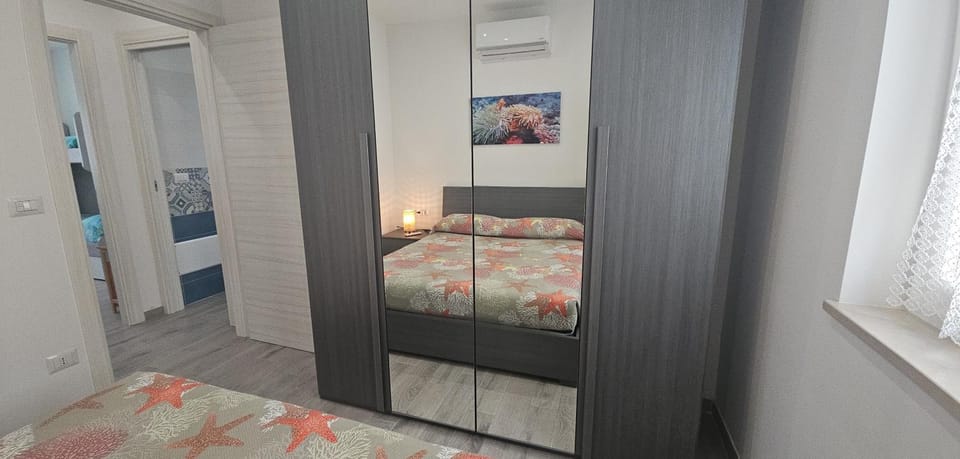 Bedroom, wardrobe