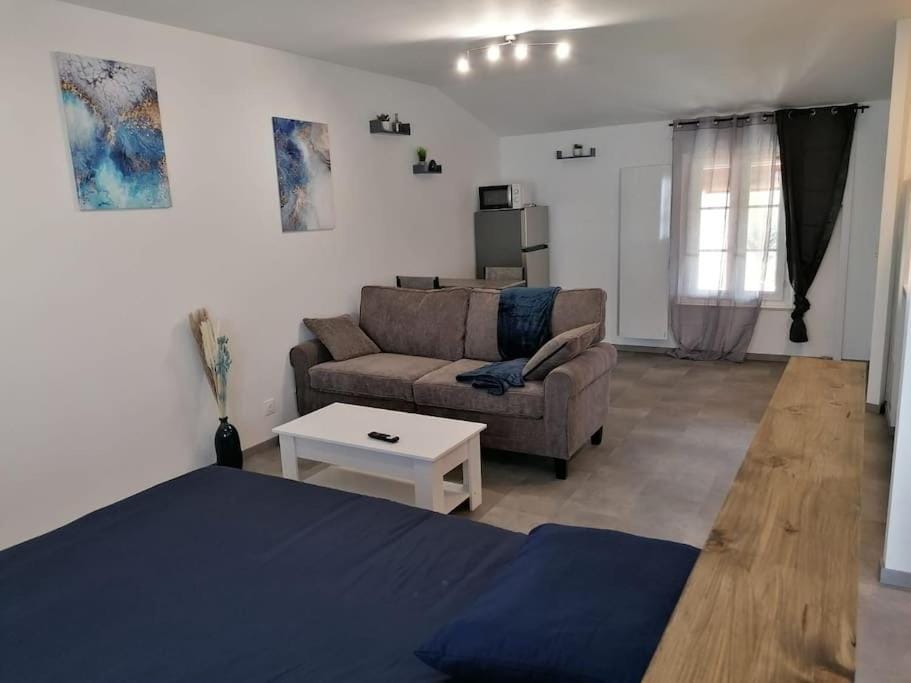 Bed, Living room, Seating area
