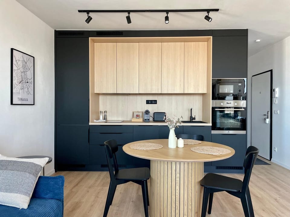 Coffee/tea facilities, Kitchen or kitchenette, Dining area
