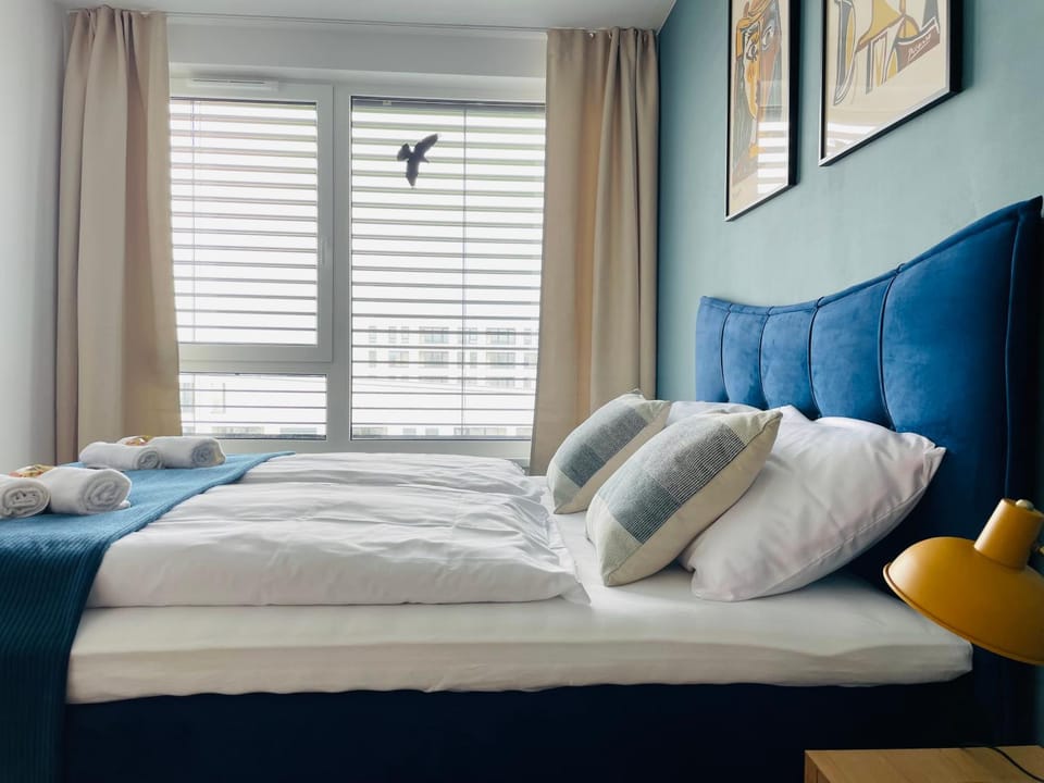 Bedroom, towels
